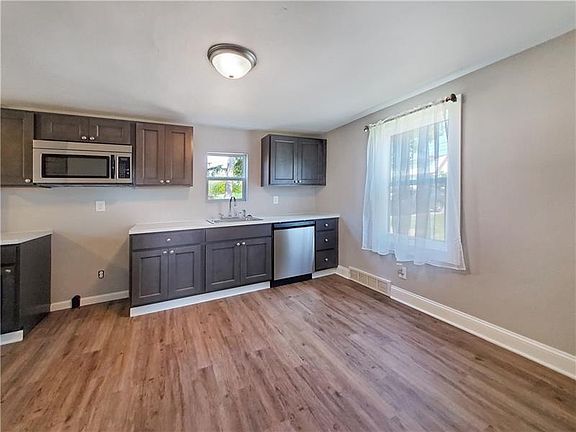 5th image of 1278 W Laurel Cir