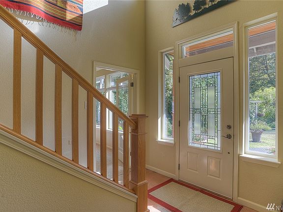 3rd image of 4848 Stark Ln NE