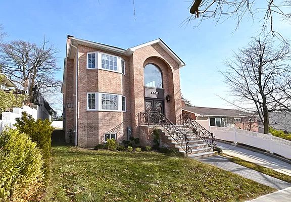 2nd image of 87-31 Clover Pl
