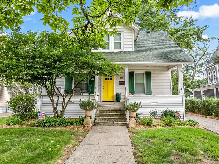 211 Catalpa Dr — Photo 20