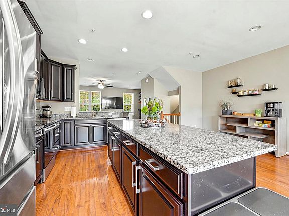 4th image of 1840 Honeysuckle Ct