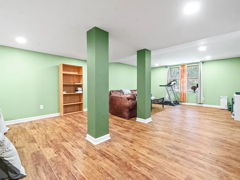 2200 Fairfax Dr — Photo 28