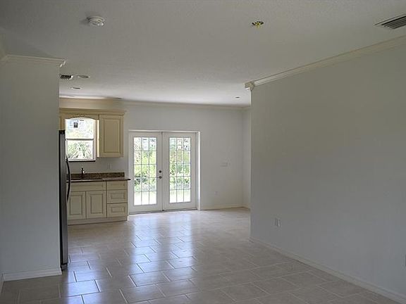 4th image of 2327 Margaret St