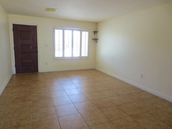 4th image of 3458 E Paradise Dr