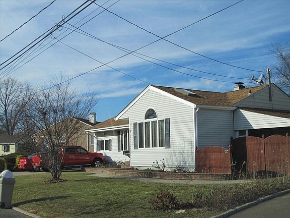 3rd image of 15 Franklin St