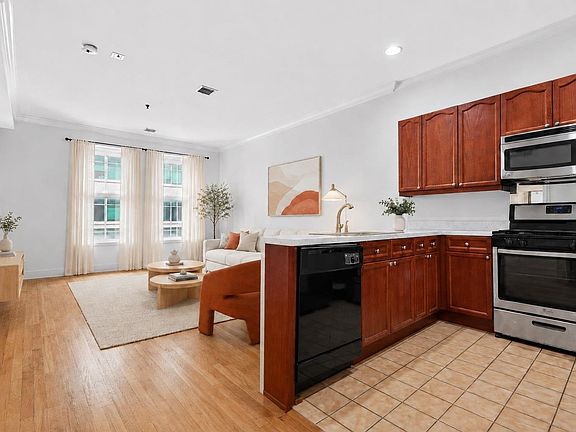 5th image of 61 Grand St #2K