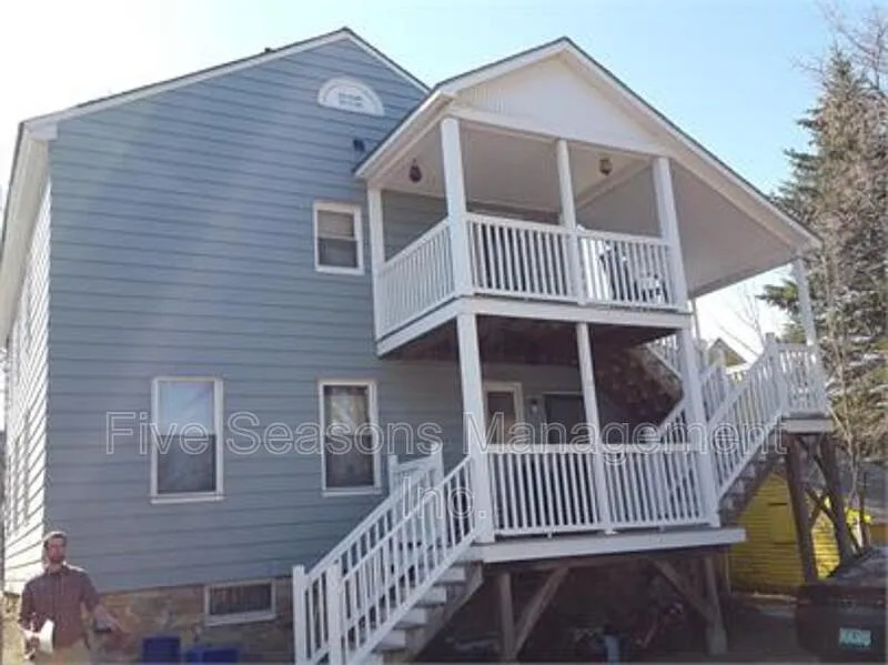 4 bed, 1.0 bath, $3,800 — Photo 1