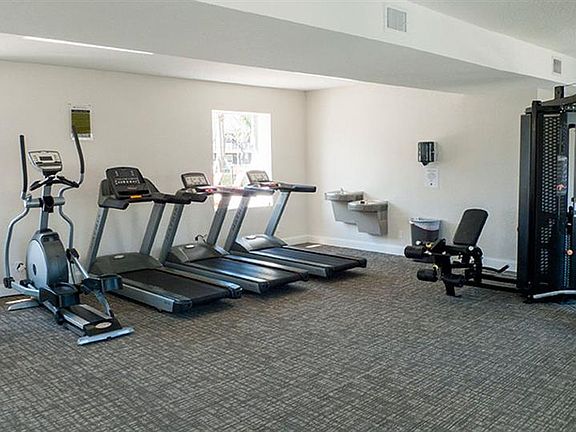5th image of 222 Blairmore Blvd APT 4