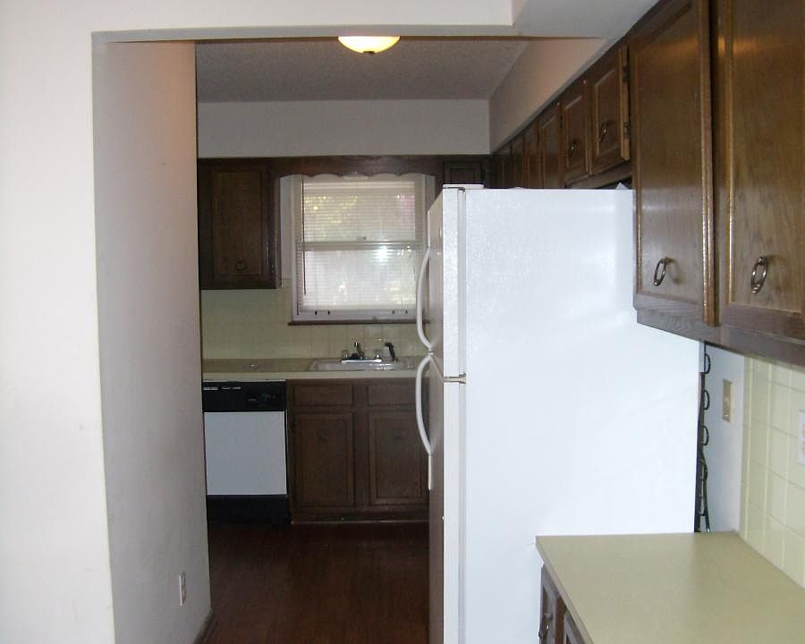 2nd image of 614 N Main St