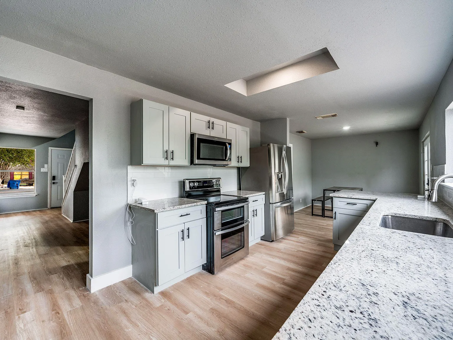 4 bed, 5.0 bath, 2650 sqft, $797 — Photo 3