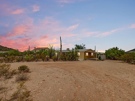 3rd image of 6664 N Desert View Dr