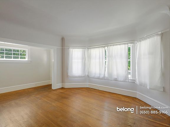 5th image of 422 Vernon St