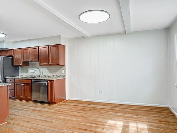 4th image of 9752 Cardinal Rd