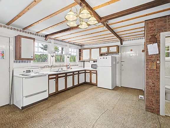 3rd image of 54 Bray Rd
