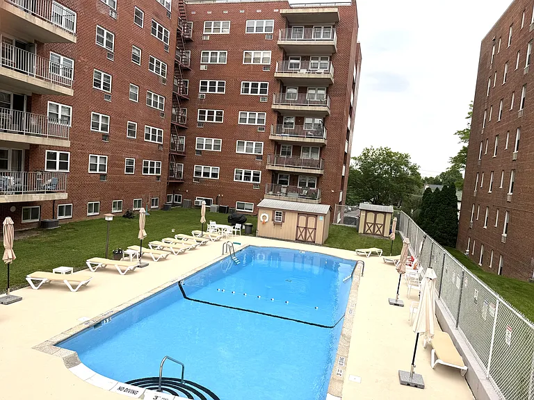 370 Westchester Ave #4R — Photo 13