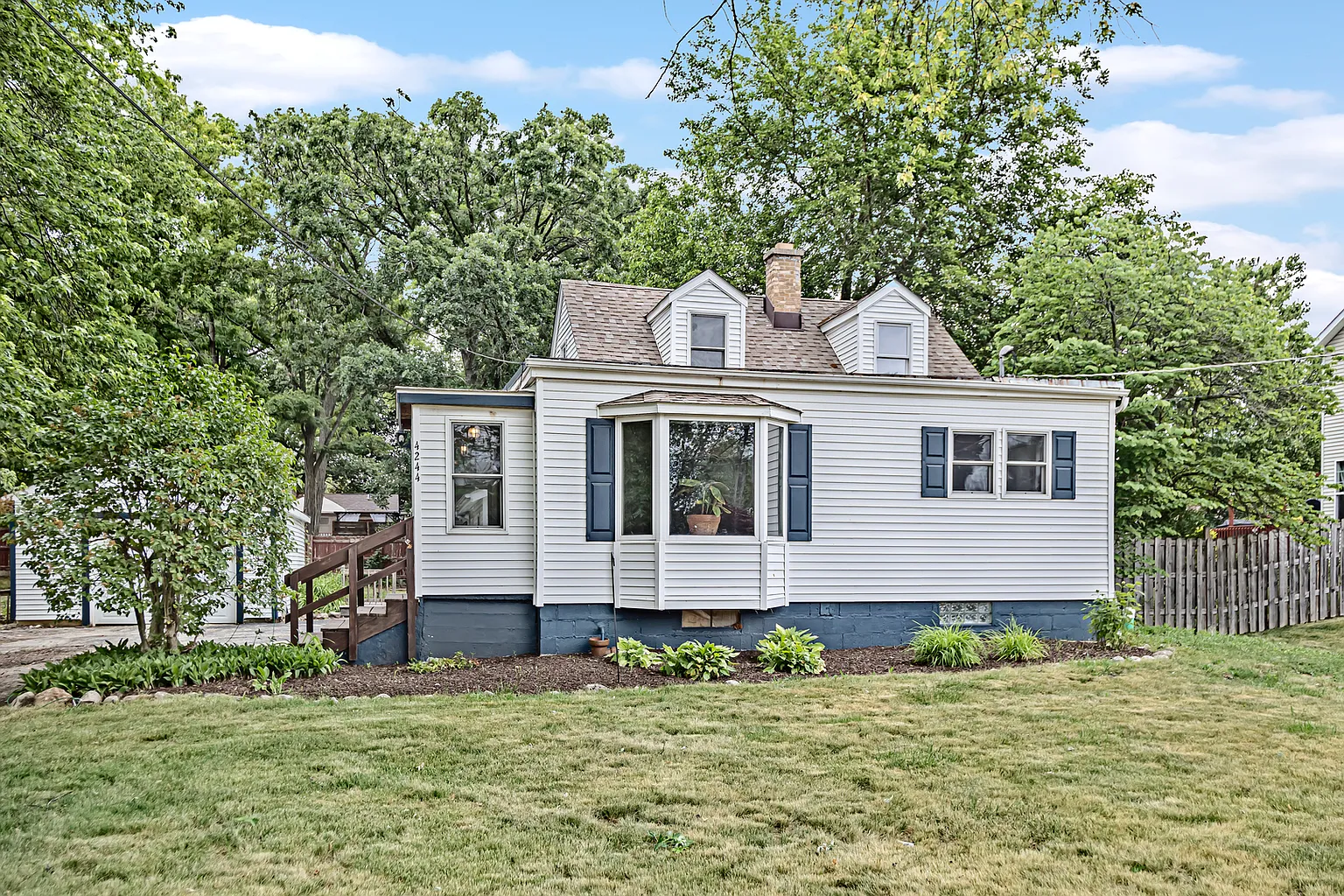 4244 Blackstone Ave photo 1