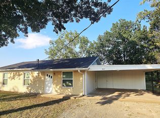 807 Henderson Blvd, Groesbeck, TX 76642