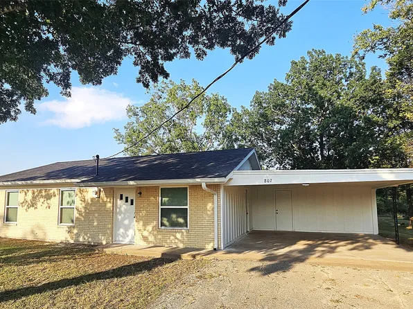 807 Henderson Blvd, Groesbeck, TX 76642