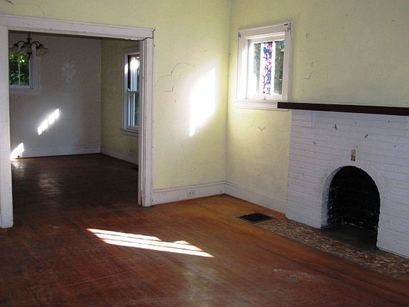 4th image of 714 Highland Ave