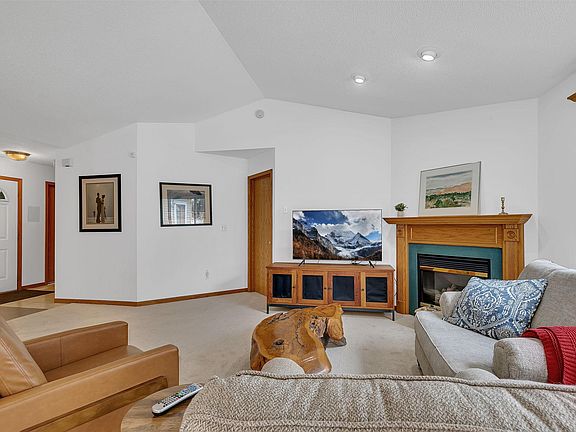 5th image of 75 Willow Creek Dr