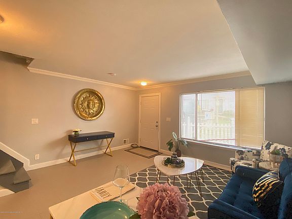 3rd image of 693A Elbe Ave