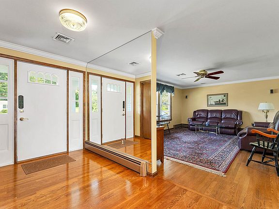 2nd image of 9 Berkshire Lane
