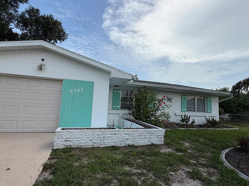 6045 Slade Rd