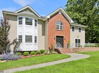 9 Nerewood Rd, Randolph, NJ 07869