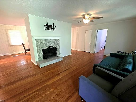 5th image of 104 Oak Ln