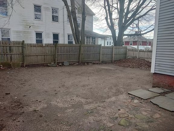 2nd image of 165 Connecticut Ave