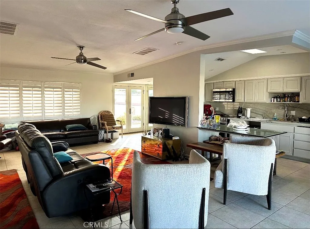 2 bed, 1786 sqft, $4,000 — Photo 4