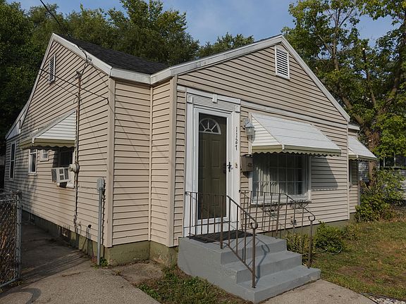 4th image of 1127 Hazen St SE