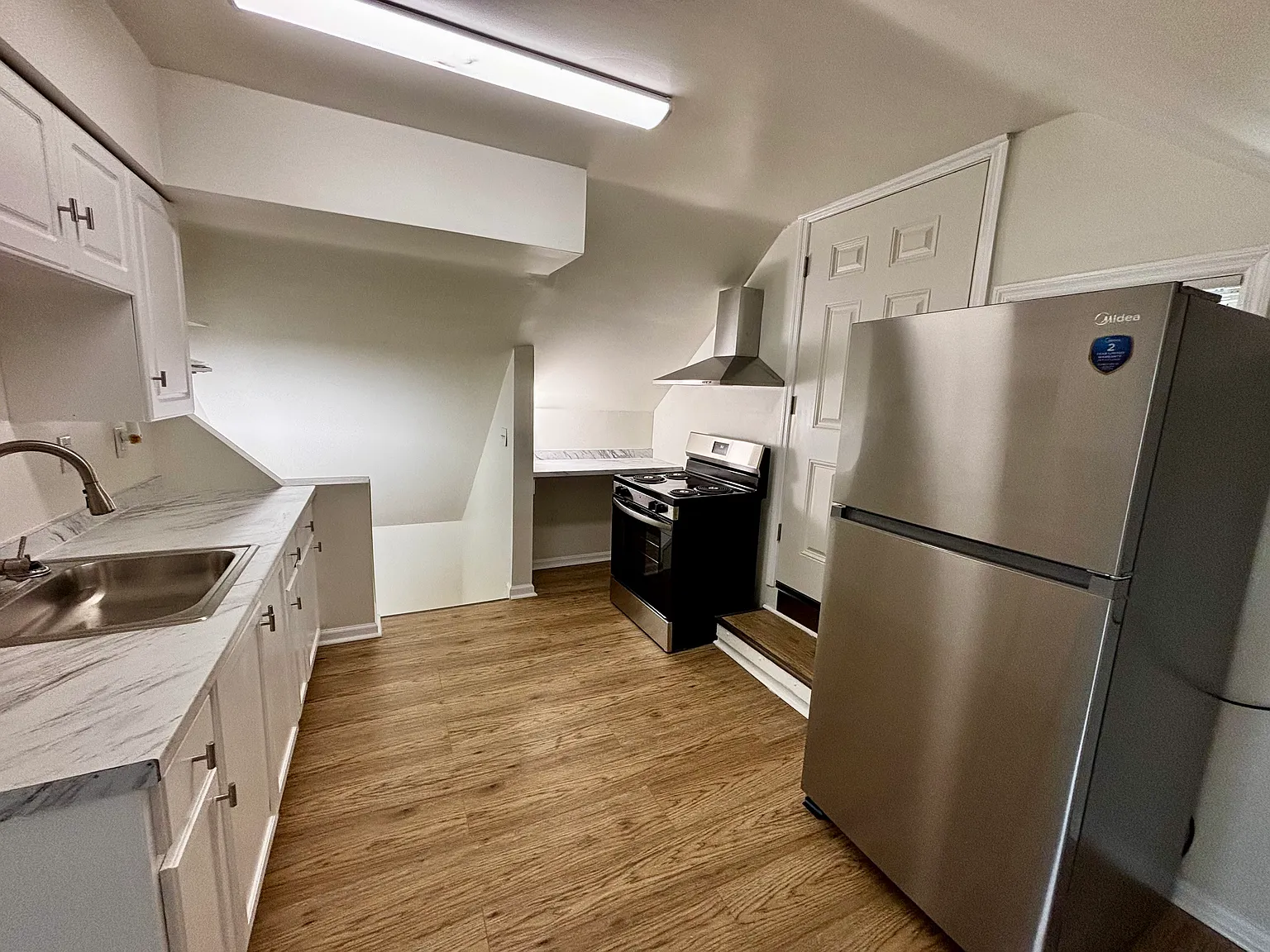 Studio, 650 sqft, $800 — Photo 2