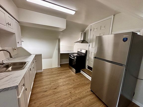 2nd image of 3608 Woodbine Ave APT 3