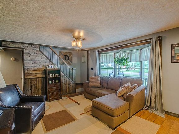 2nd image of 443 Lee Ln