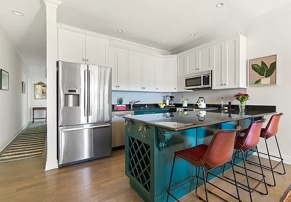 2nd image of 122 1st Pl APT 3
