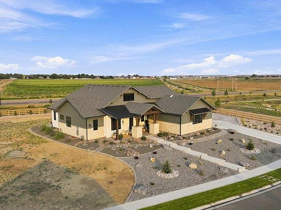 4th image of 951 Warbling Dr