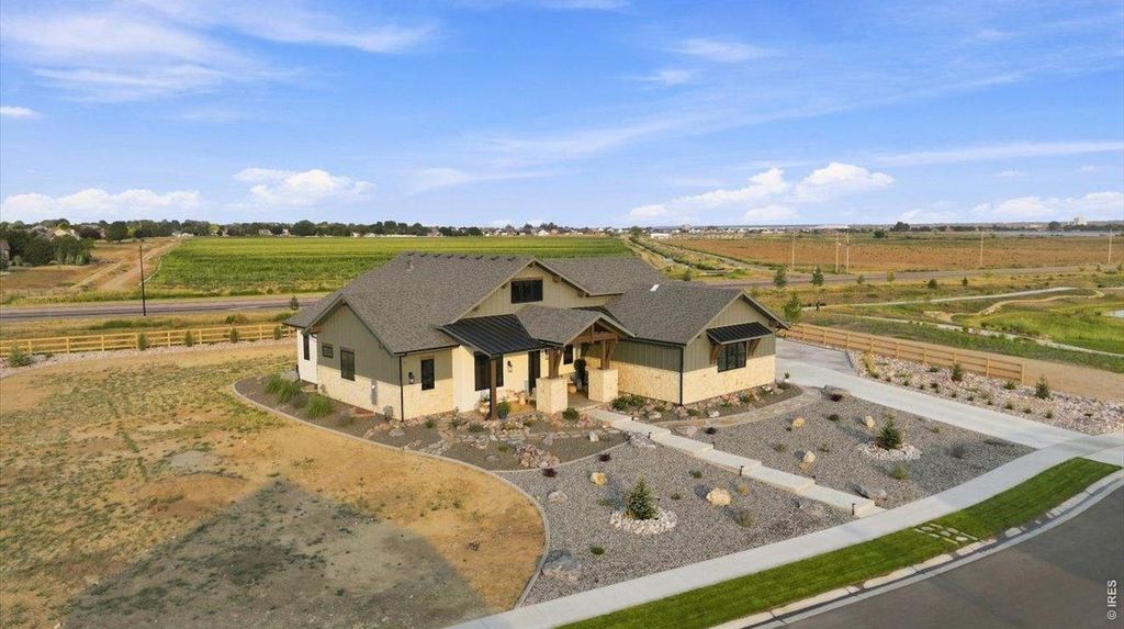 951 Warbling Dr