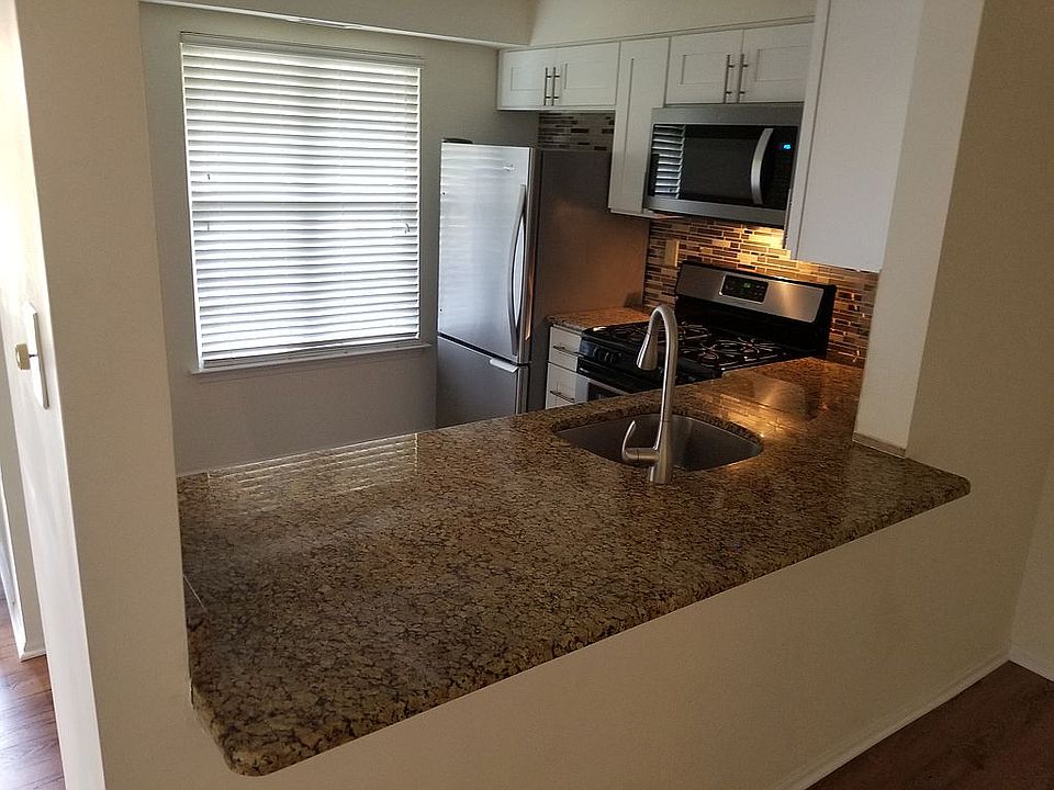 kitchen from dinning room