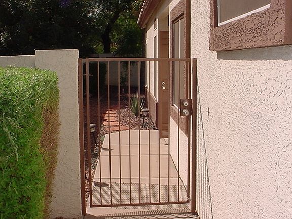 2nd image of 1027 E Brentrup Dr