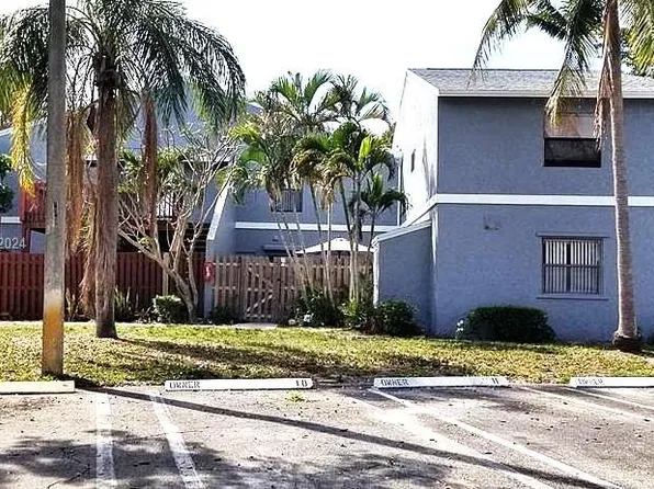 11 Crossings Cir, Boynton Beach, FL 33435