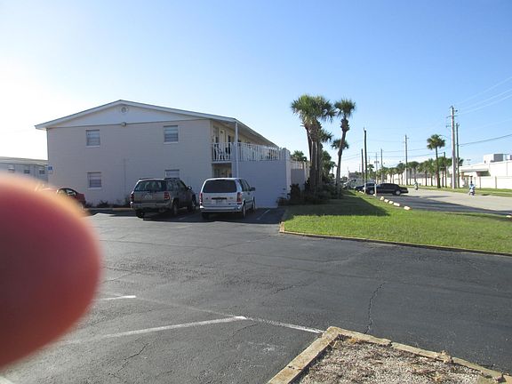4th image of 2405 N Oleander Ave #7