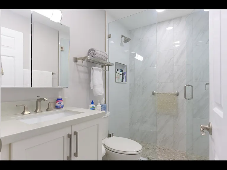 15 Tournament Blvd — Photo 11