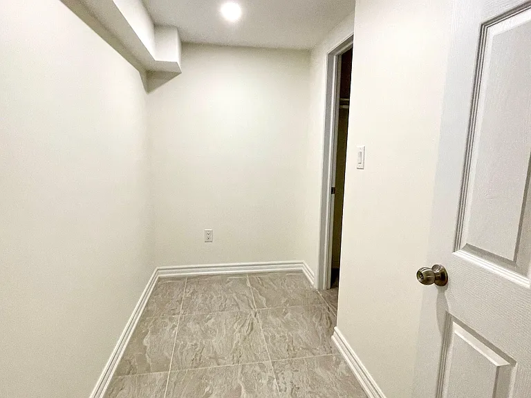 106 Vivians Cres #BASEMENT — Photo 9
