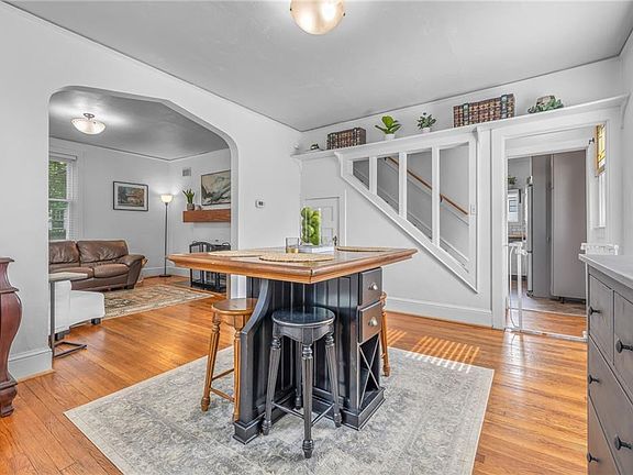 5th image of 160 W Ocean Ave