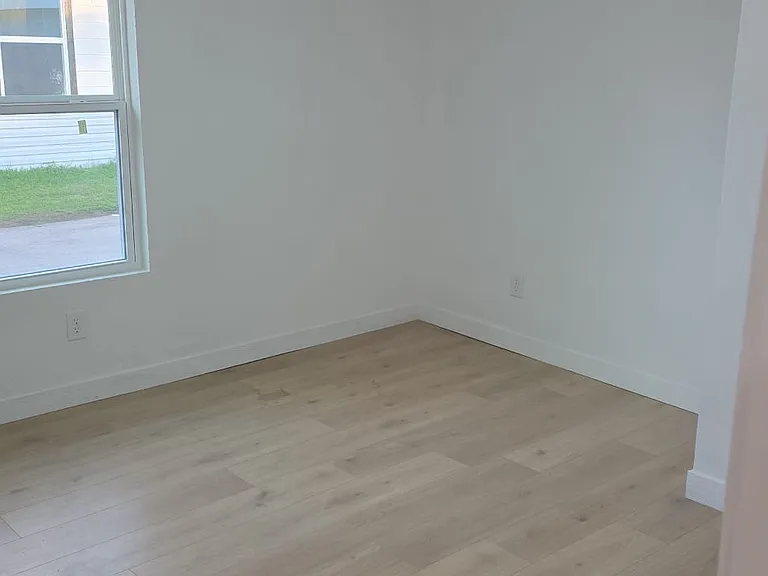 3804 Kynard St — Photo 2