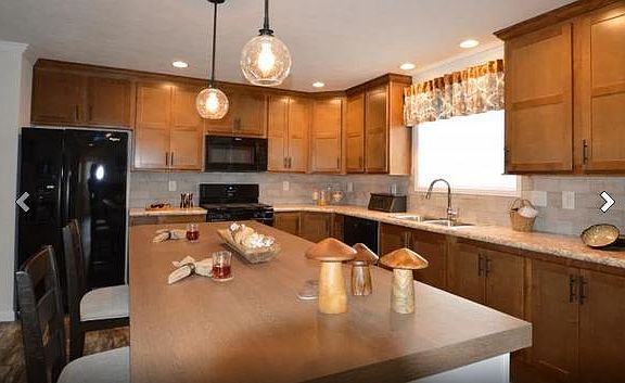 2nd image of 38 Rosewood Ln