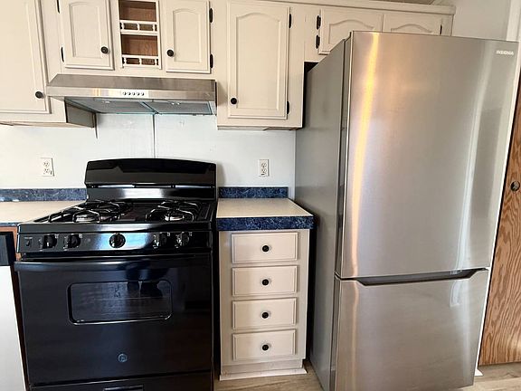 5th image of 5684 Arbutus St #5