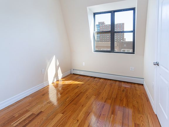 3rd image of 1383 Clay Ave #3A