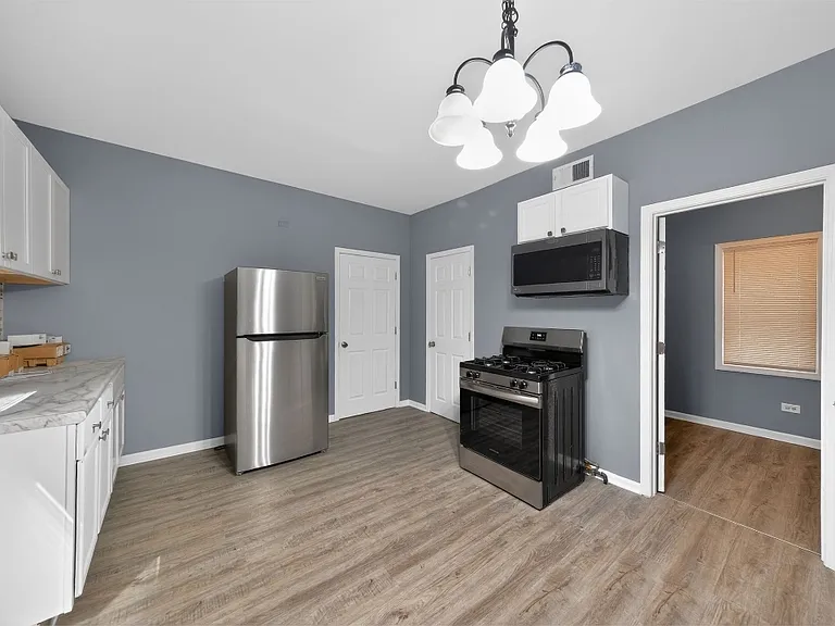 8428 S Escanaba Ave #1 — Photo 7